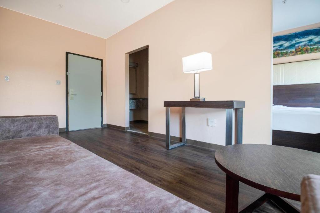 Royal Inn & Suites Adairsville Екстериор снимка